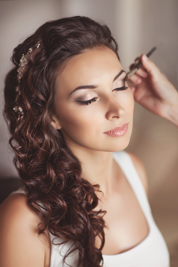 Wellnessbehandlung, Braut- und festliches Make-up